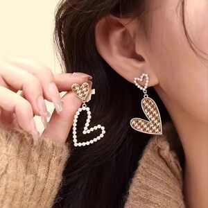 NEW| Houndstooth Heart Shaped Dangle Beaded Drop Earrings